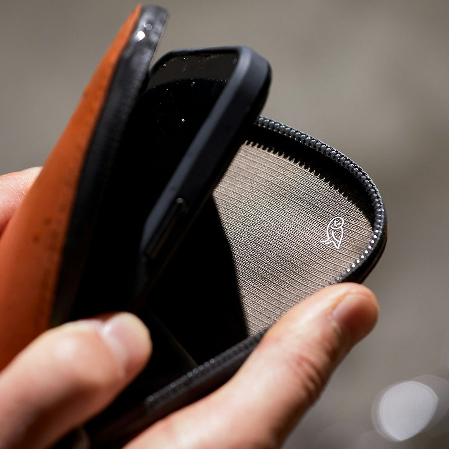Venture Phone Pocket - US 3480