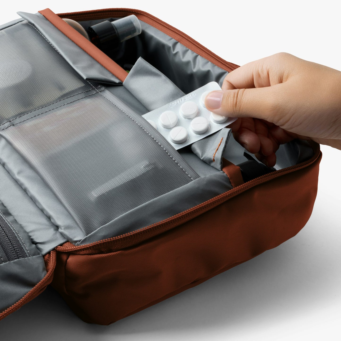 Hanging Toiletry Kit Plus - US 1329