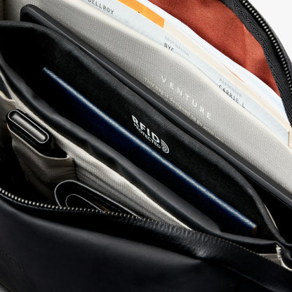 Venture Travel Crossbody - US 8589