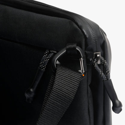 Venture Travel Crossbody - US 8589