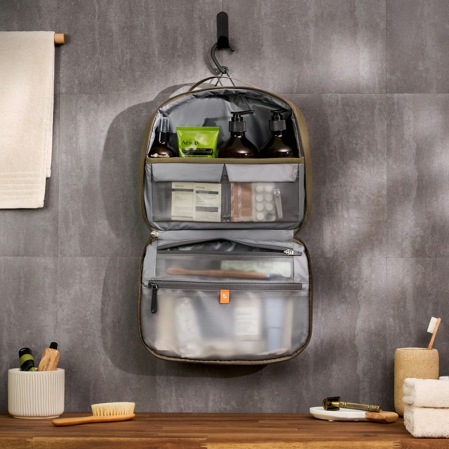Hanging Toiletry Kit Plus - US 1329